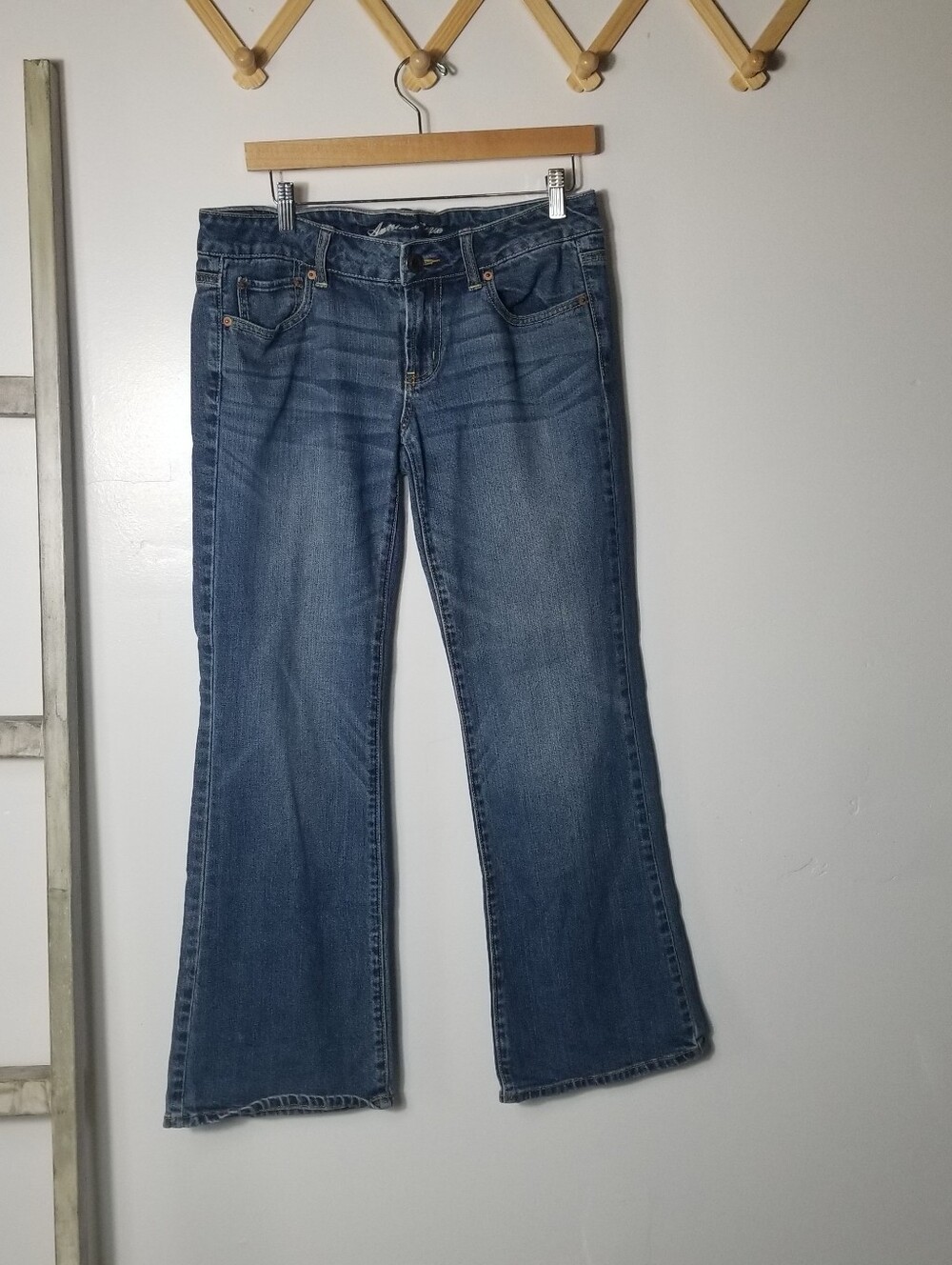 AMERICAN EAGLE WOMEN'S FAVORITE BOYFRIEND JEANS SIZE 10 SHORT